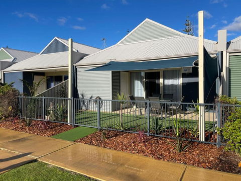 Sandpiper Escape - Accommodation Sunshine Coast 0