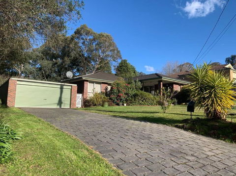 Serene 4-bedroom House In Melbourne East - Accommodation Sunshine Coast 0