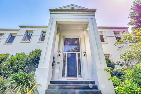 StayAU Expansive 7BR Villa Scenic Warrandyte - Accommodation Sunshine Coast 2