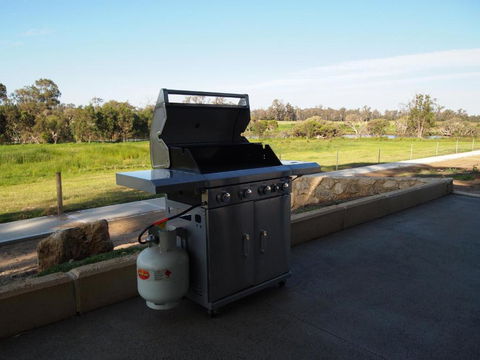 Stirling Estate Chalets - Accommodation Sunshine Coast 0