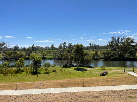 Stirling Estate Chalets - Accommodation Sunshine Coast 2