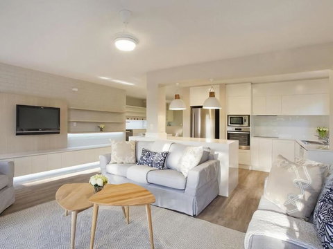 Sundown Lodge 2 Edgar Bennett Avenue 14 - Accommodation Sunshine Coast 2