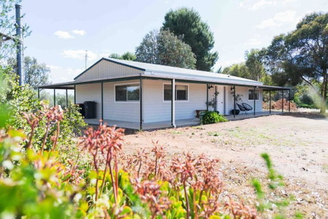 The Bungalow Cottage - Accommodation Sunshine Coast 3