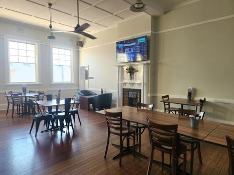 The Exchange Hotel - Accommodation Sunshine Coast 2