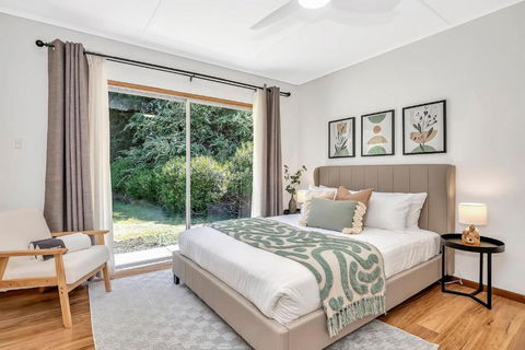 The Glenalvie - Sprawling Serenity In Adelaide Hills - Accommodation Sunshine Coast 0