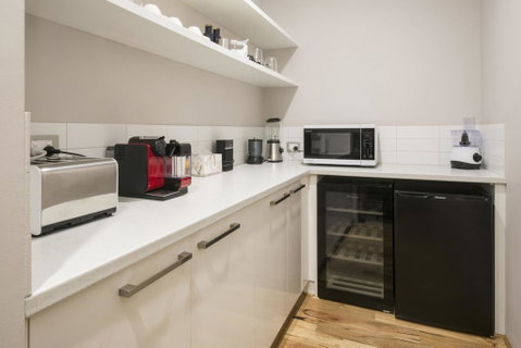 Beachstone - Stylish Spacious Home Opposite Beach And Close To Town - Accommodation Sunshine Coast 2