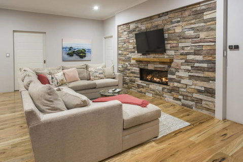 Beachstone - Stylish Spacious Home Opposite Beach And Close To Town - Accommodation Sunshine Coast 1