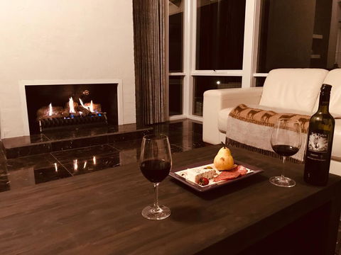 Beautiful Resort Retreat Villa In The Yarra Valley - Entertainer's Delight - Accommodation Sunshine Coast 1