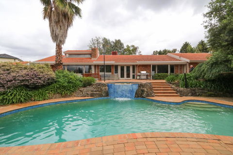 Beautiful Resort Retreat Villa In The Yarra Valley - Entertainer's Delight - Accommodation Sunshine Coast 0