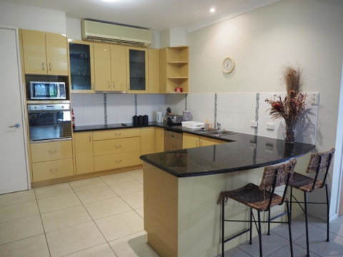 Bed And Breakfast With Airport Transfers And Rental Car - Accommodation Sunshine Coast 1