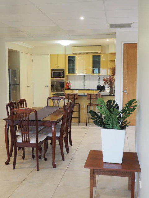 Bed And Breakfast With Airport Transfers And Rental Car - Accommodation Sunshine Coast 0