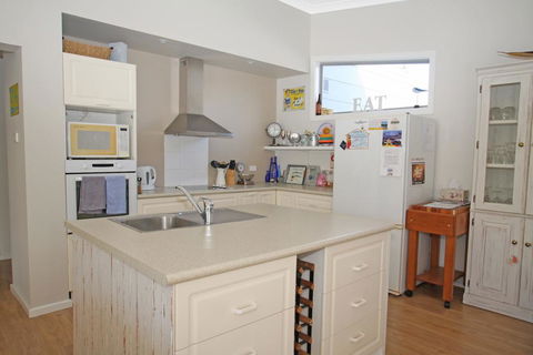 Berrara's Home Away From Home - Accommodation Sunshine Coast 3