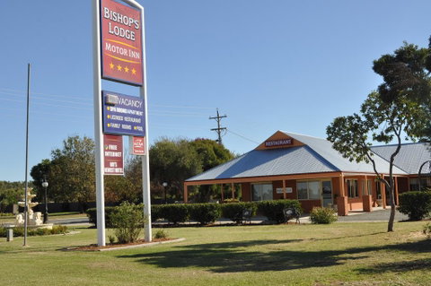 Bishop's Lodge Motor Inn - Accommodation Sunshine Coast 0