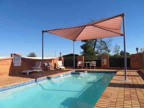 Bishop's Lodge Motor Inn - Accommodation Sunshine Coast 3