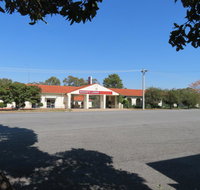 Bishops Lodge Narrandera - Accommodation Sunshine Coast