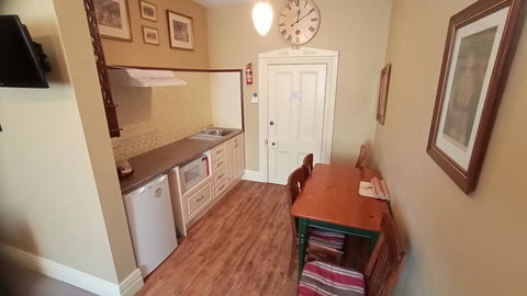 Blakes Manor Self Contained Heritage Accommodation - Accommodation Sunshine Coast 1