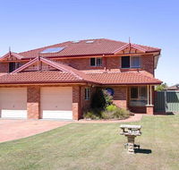 Blue Bay 83a Rocky Point Road - Foxtel  air conditioning downstairs - Accommodation Sunshine Coast