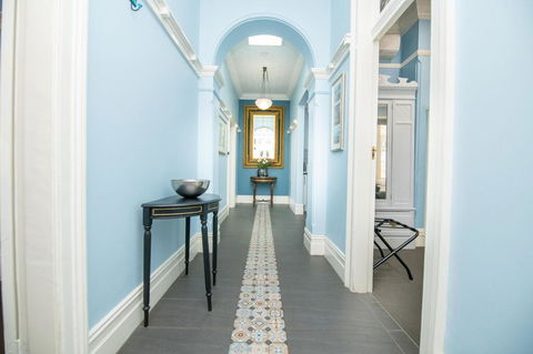 Blue Door Apartments Heritage Charm In CBD - Accommodation Sunshine Coast 3