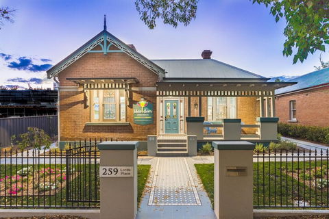 Blue Door Apartments Spacious CBD Apartment - Accommodation Sunshine Coast 0