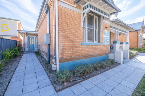 Blue Door Apartments Spacious CBD Apartment - Accommodation Sunshine Coast 1