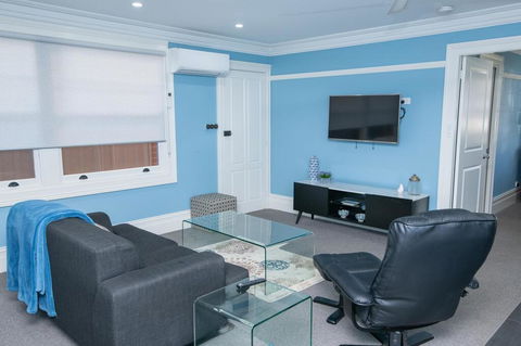 Blue Door Apartments Spacious CBD Apartment - Accommodation Sunshine Coast 2