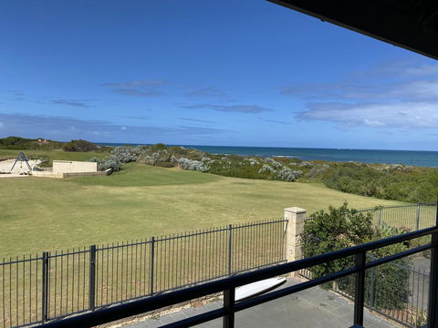 Blue Sky Escapes Seaview Apartment - Accommodation Sunshine Coast 0