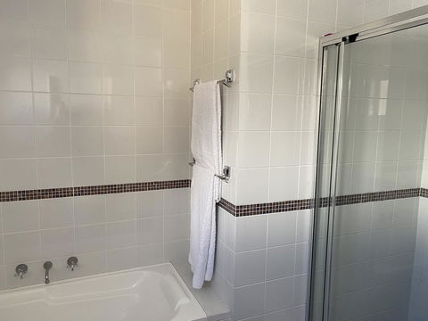Blue Sky Escapes Seaview Apartment - Accommodation Sunshine Coast 1