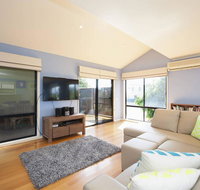 BLUE SKYES - family home with balcony  views. - Accommodation Sunshine Coast