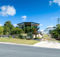 Blue Water Retreat - Upstairs  Downstairs - Accommodation Sunshine Coast