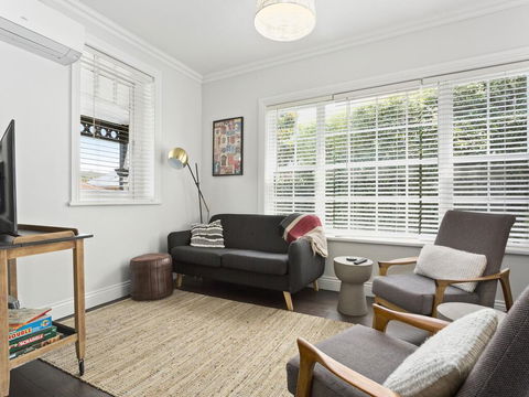 Bluestone Cottage Launceston-hosted By: LAbode - Accommodation Sunshine Coast 3