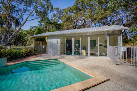 Bluewater 1 - Rainbow Shores, Amazing Location, Easy Walk To Beach, Pool, Aircon, Outdoor Spa - Accommodation Sunshine Coast 3