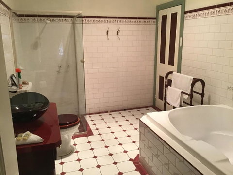 The OldDevonshire House - Accommodation Sunshine Coast 3