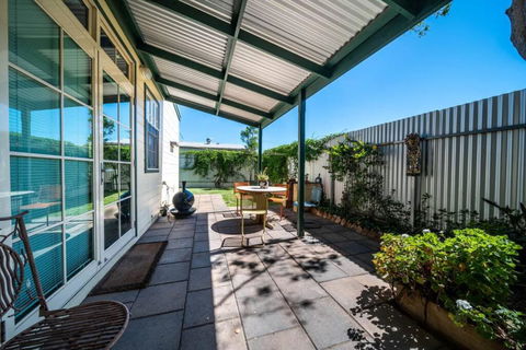 The Spotted Cow,city Fringe,pet Friendly-Free Wine - Accommodation Sunshine Coast 3