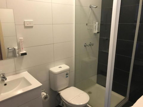 The Wharf Hotel - Accommodation Sunshine Coast 0