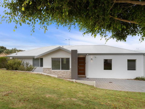 Three Bedroom, Two Bathroom Family Home - Accommodation Sunshine Coast 0