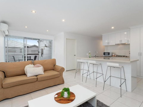 Three Bedroom, Two Bathroom Family Home - Accommodation Sunshine Coast 1