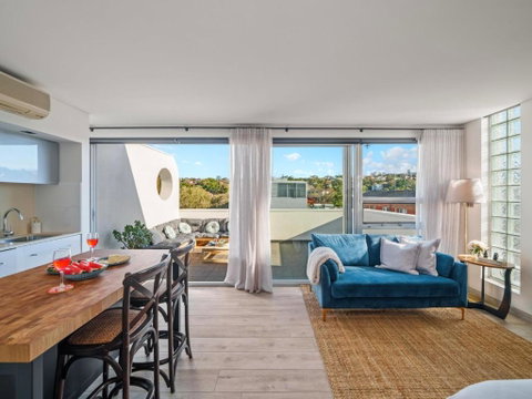 XQ Collection La Casa De Frida - Modern Studio With Balcony - Accommodation Sunshine Coast 2