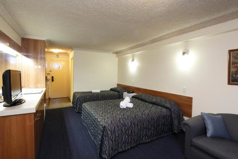 Windsor Lodge - Accommodation Sunshine Coast 1