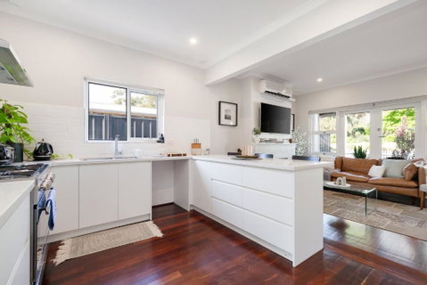 Guildford Cottage By Swan Bnb Management - Accommodation Sunshine Coast 2