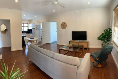 Yarrumla Beach Lodge - Accommodation Sunshine Coast 1