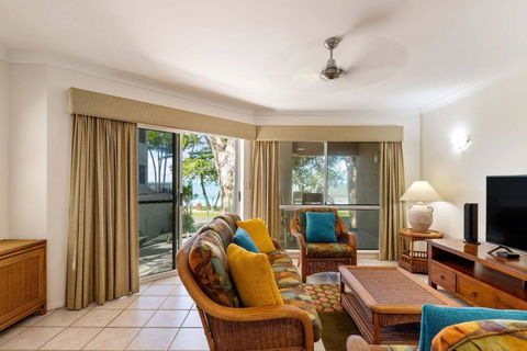 Yasmin At Coral Horizons: Retro Vibes On The Beach - Accommodation Sunshine Coast 0