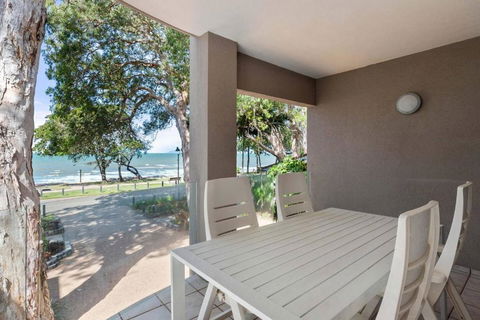 Yasmin At Coral Horizons: Retro Vibes On The Beach - Accommodation Sunshine Coast 3