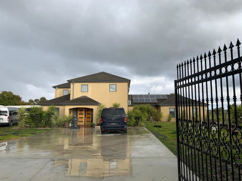 Yes Home - Accommodation Sunshine Coast 0