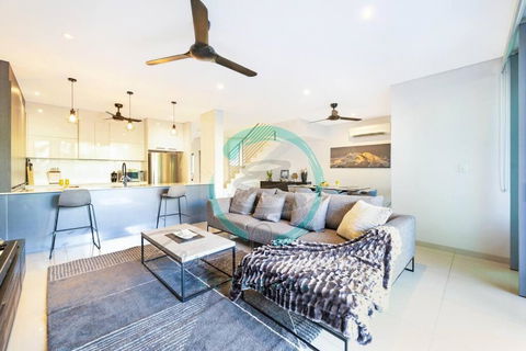 ZEN ARCTIC Luxury 2-Story T/House + Pool & Markets - Accommodation Sunshine Coast 1
