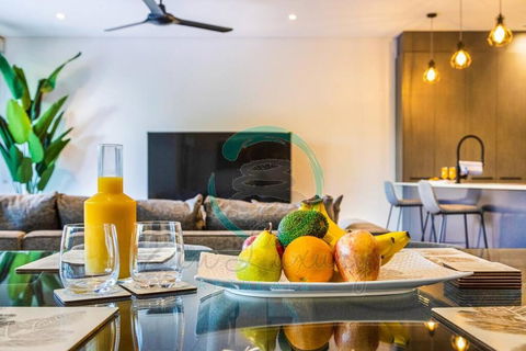 ZEN ARCTIC Luxury 2-Story T/House + Pool & Markets - Accommodation Sunshine Coast 3