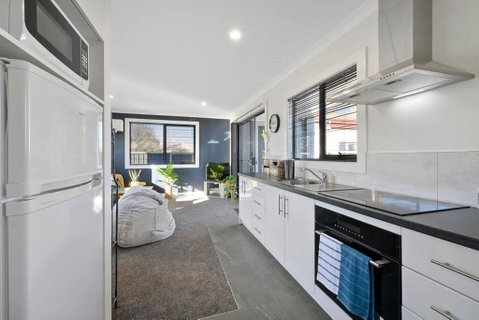 Zoo Villas: Villa Giraffe - Central Wynyard - Accommodation Sunshine Coast 1