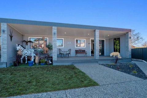 Zoo Villas: Villa Giraffe - Central Wynyard - Accommodation Sunshine Coast 2