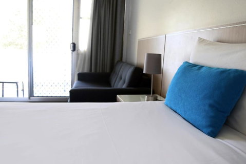 Zorba Waterfront Motel - Accommodation Sunshine Coast 1