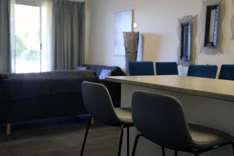 Zorba Waterfront Motel - Accommodation Sunshine Coast 3