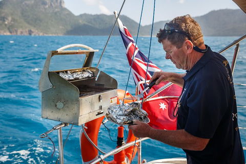 2-Night Cabin Charter Aboard Cruising Yacht Milady - Accommodation Sunshine Coast 5